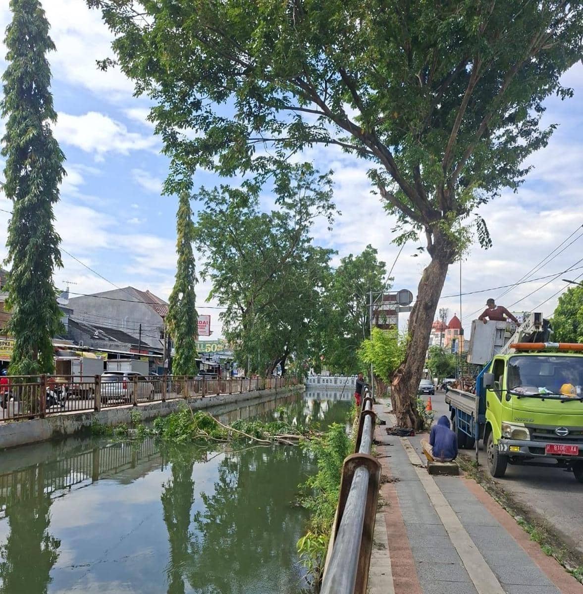 Pohon tumbang, baliho ambruk, bencana semarang