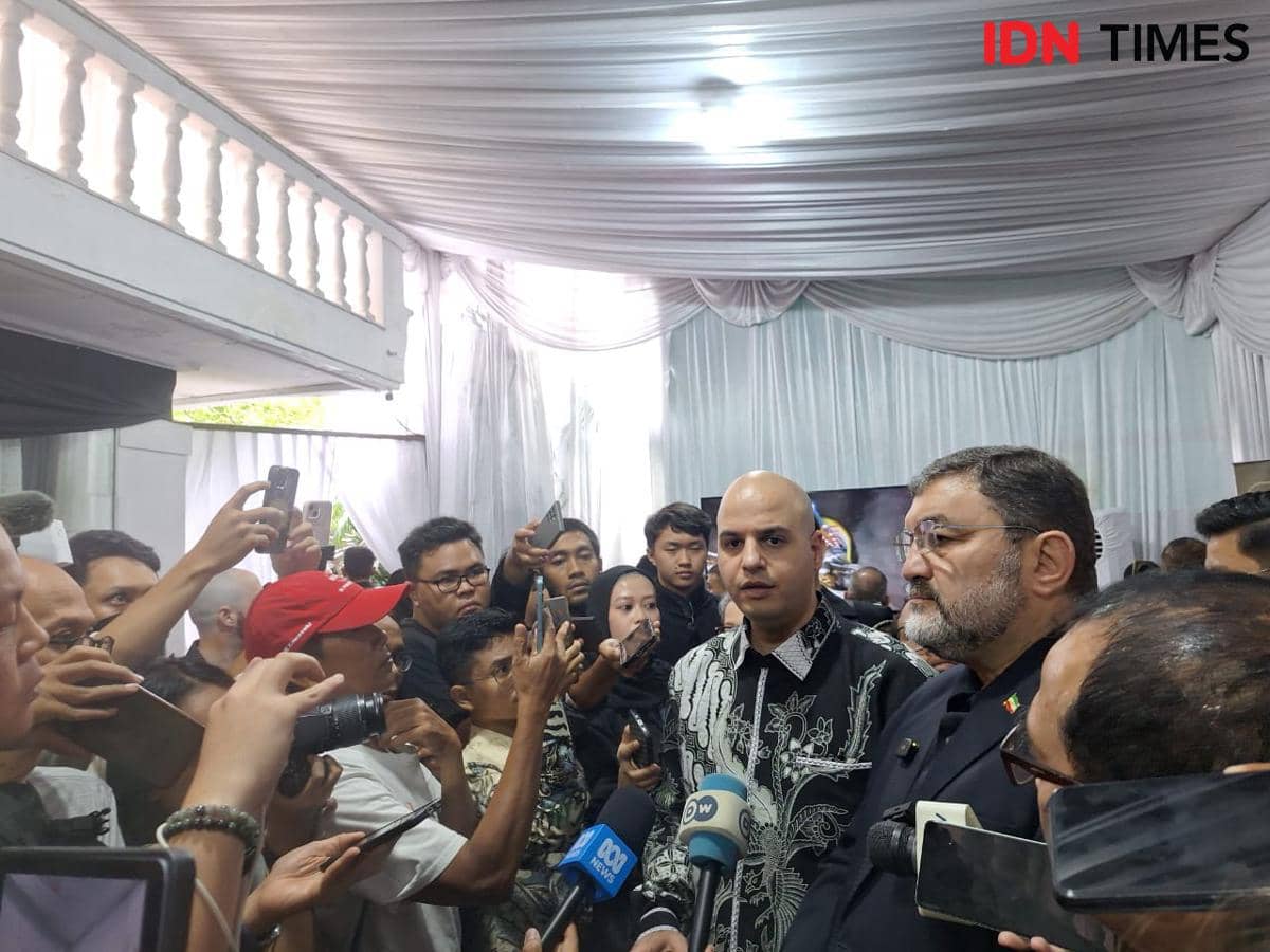 Kedutaan Iran di Jakarta gelar doa bersama dan penandatanganan petisi solidaritas atas eskalasi konflik Iran dengan Amerika Serikat dan Israel. (IDN Times/Lia Hutasoit)