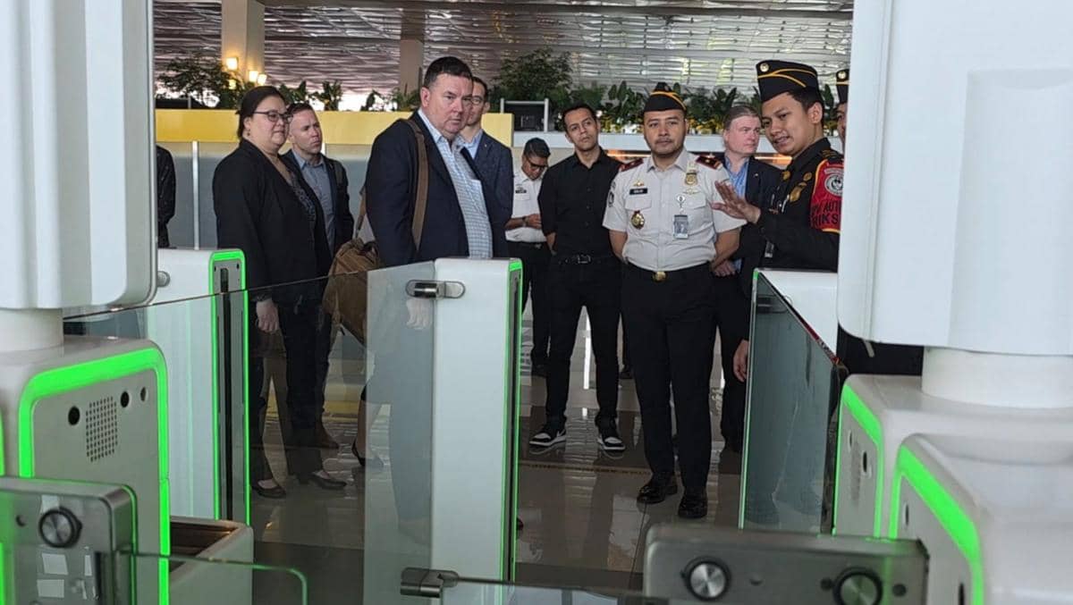 Kepala Kantor Imigrasi Kelas I Khusus TPI Soekarno-Hatta, Galih Priya Kartika Perdhana saat menerima delegasi Imigrasi Australia di Terminal 3 Bandara Soekarno-Hatta