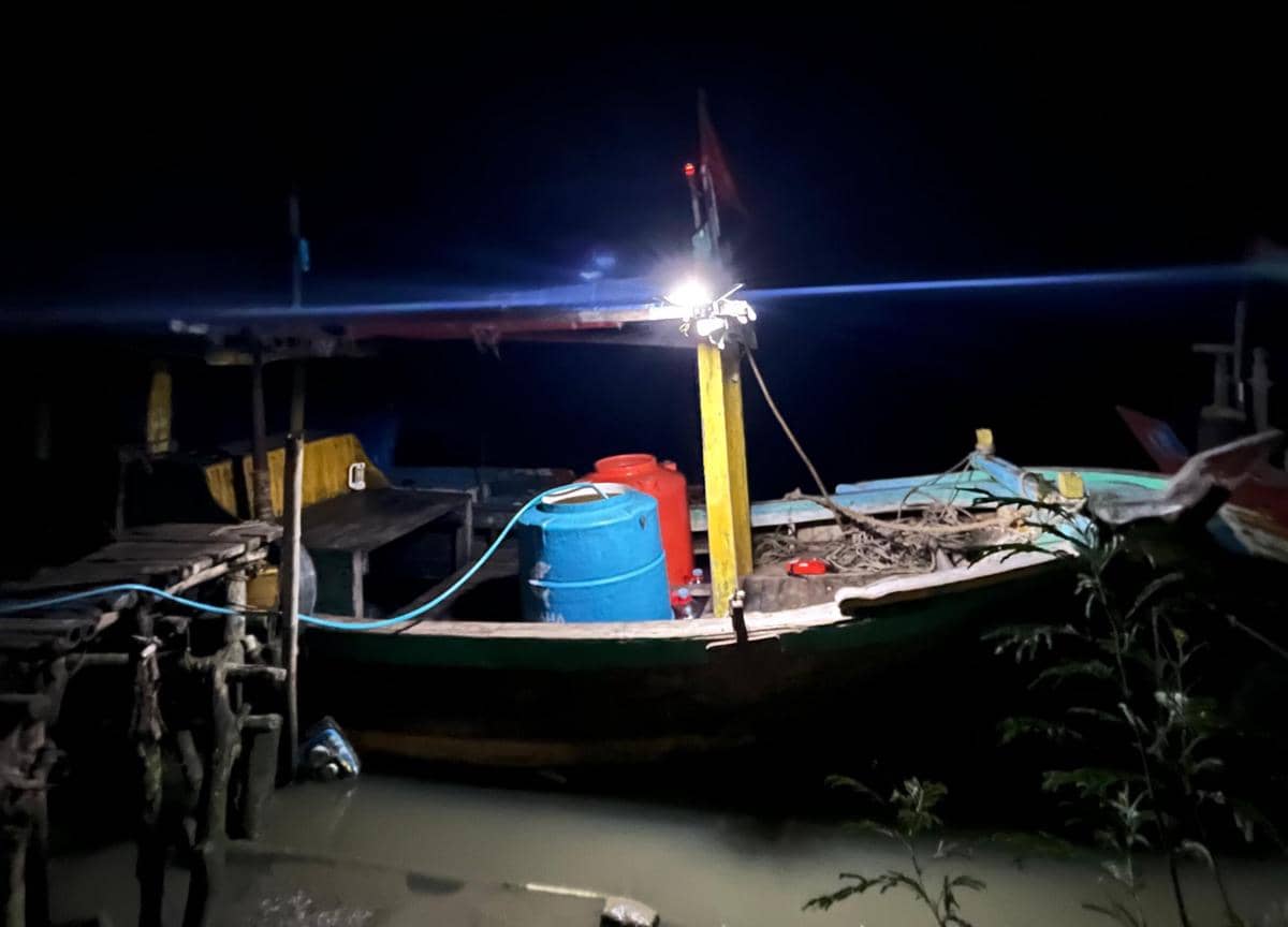 Penerangan Berbasis PLTS Hadir, Nelayan Cilamaya Kini Lebih Produktif