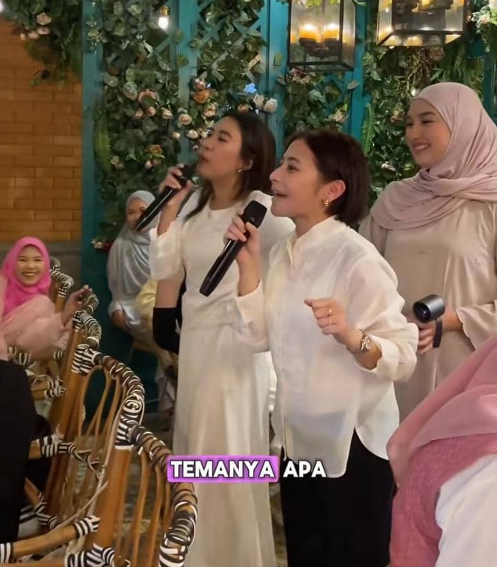 Prilly Latuconsina bukber bareng fans
