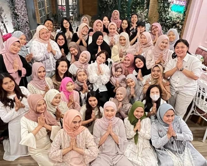 Prilly Latuconsina bukber bareng fans