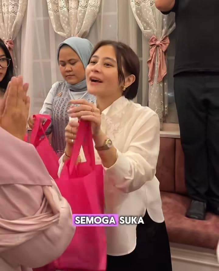 Prilly Latuconsina bukber bareng fans