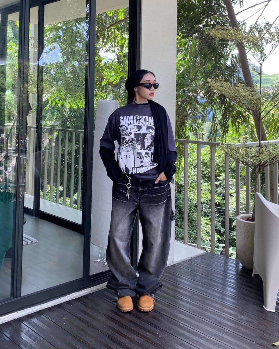 Styling graphic tee ala Putri Rianto