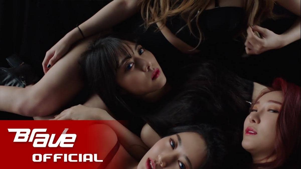 cuplikan MV lagu "Rollin'" dari Brave Girls