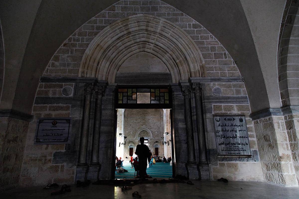 Pemandangan dari dalam Masjid Agung Gaza.