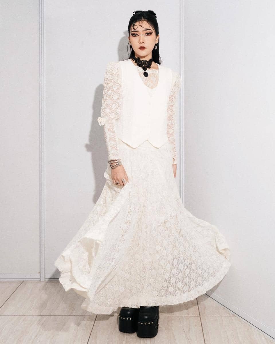 Isyana Sarasvati (instagram.com/isyanasarasvati)