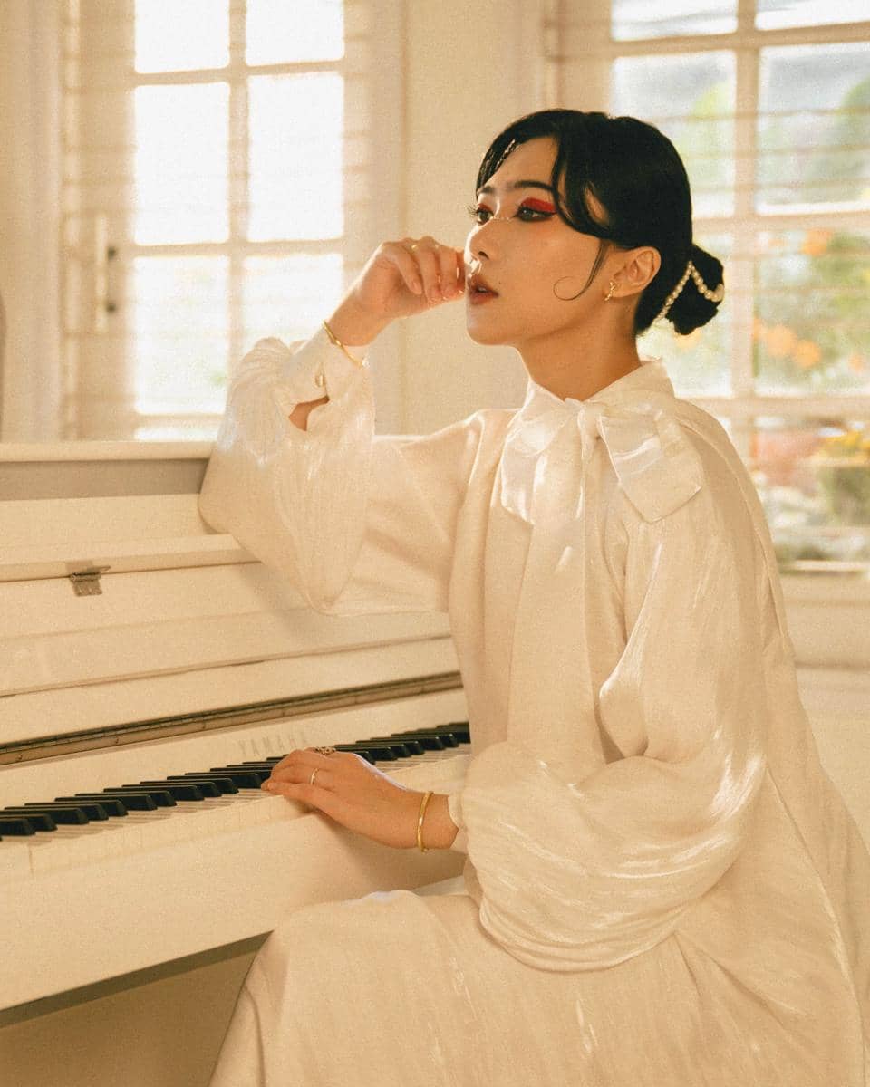 Isyana Sarasvati (instagram.com/isyanasarasvati)