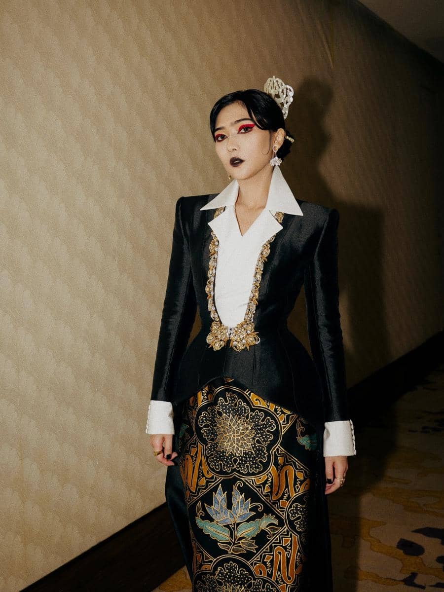 Isyana Sarasvati (instagram.com/isyanasarasvati)