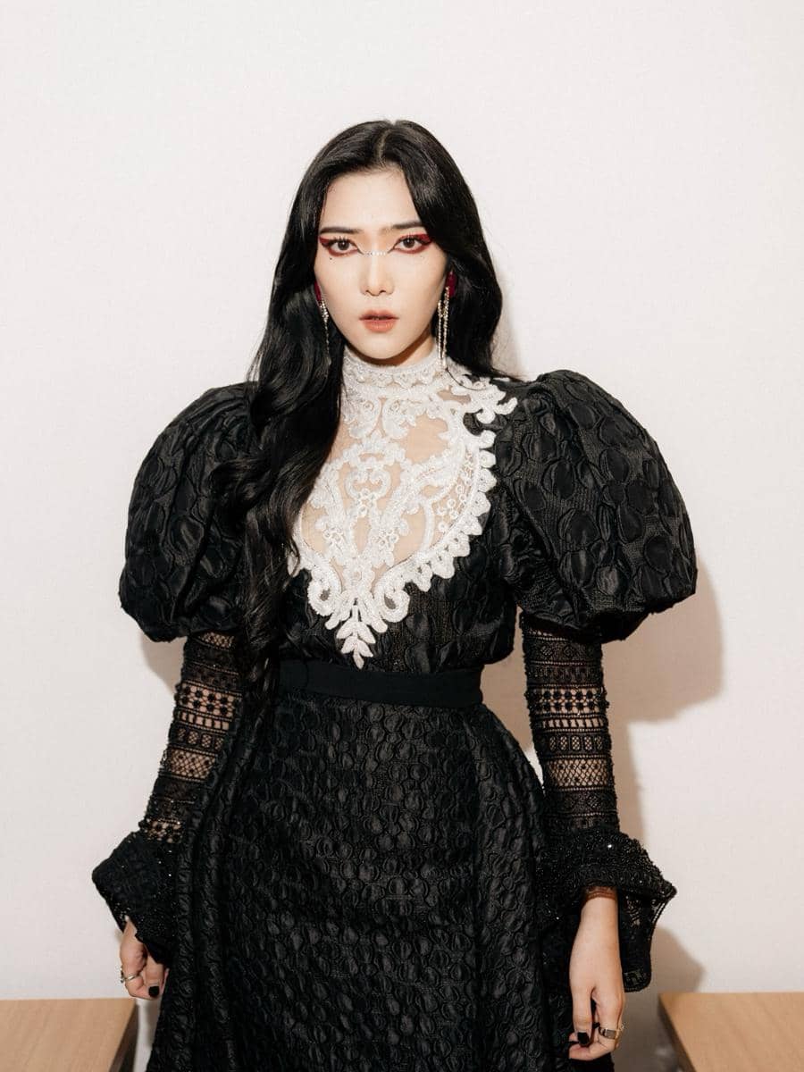 Isyana Sarasvati (instagram.com/isyanasarasvati)