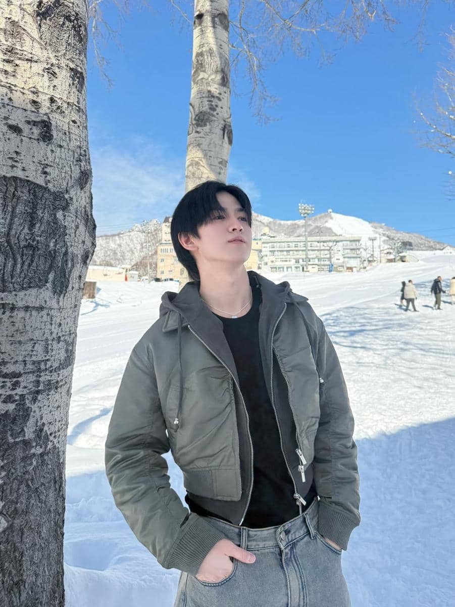 Gaya Casual Winter ala Jinwook BUS
