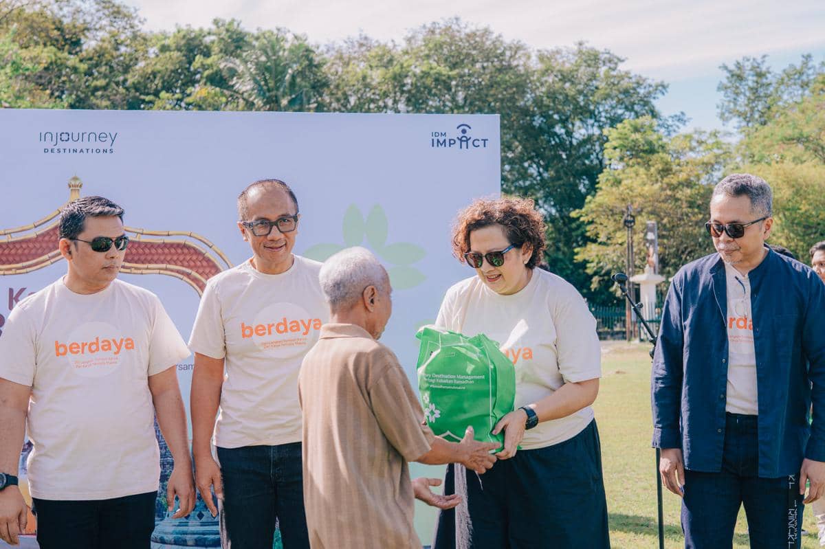Berbagi di Bulan Suci, IDM Bagikan 3.000 Sembako dan Gelar Kampung Ramadan