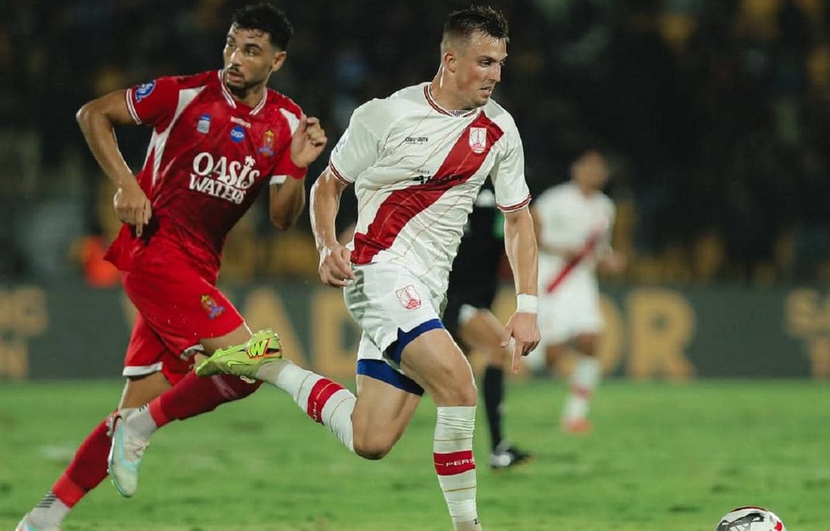 Duel sengit antara Persijap Jepara dan Persis Solo di Stadion Gelora Bumi Kartini, Jepara, Kamis (5/3) malam WIB, berakhir tanpa pemenang. Foto: Instagram/@persisoficia  