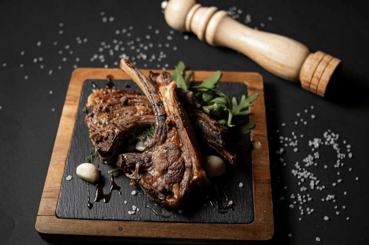 ilustrasi olahan lamb shank