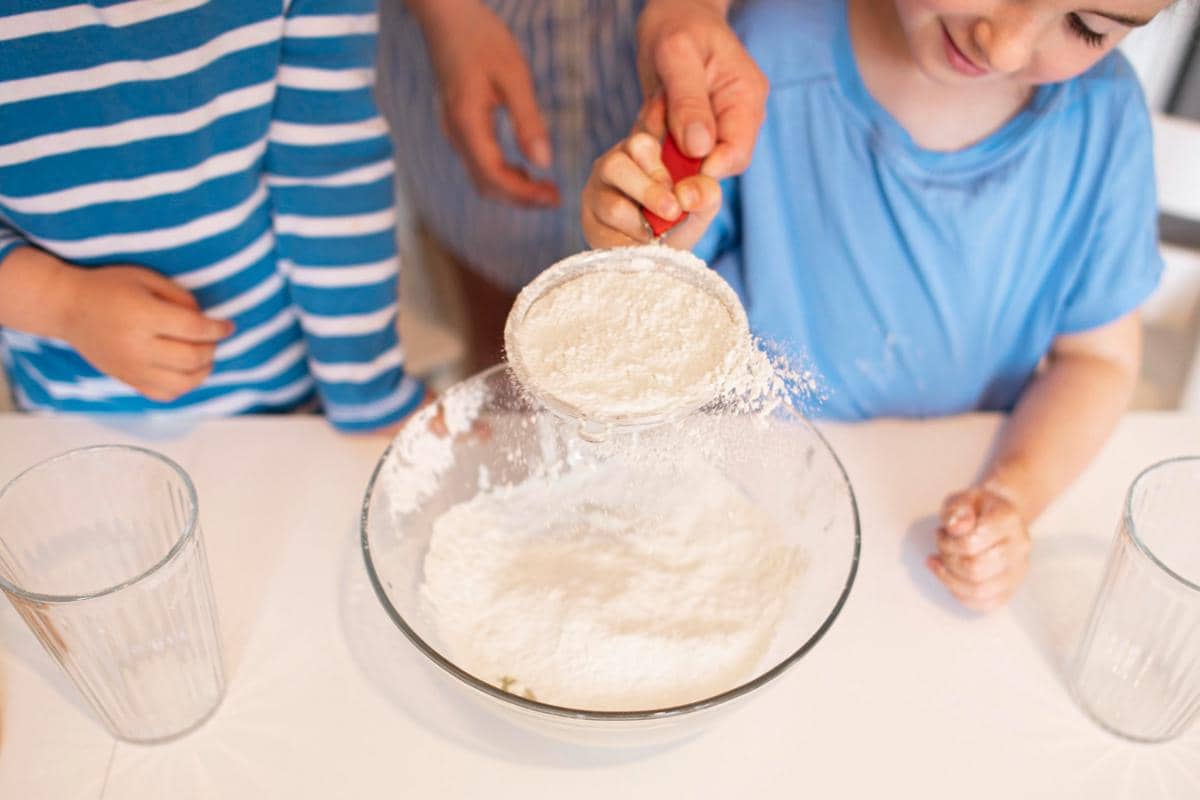 Ilustrasi membuat adonan