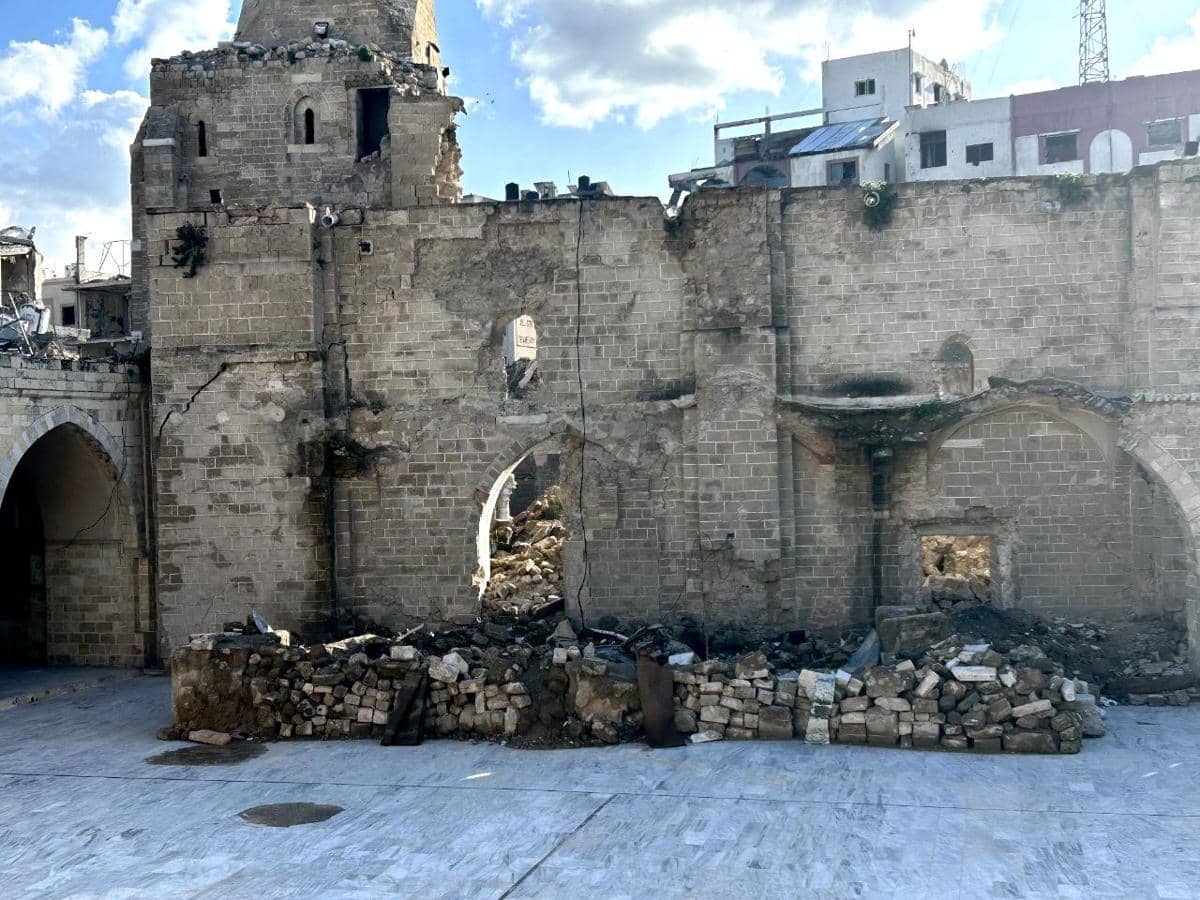 Reruntuhan Masjid Agung Gaza yang mengalami kerusakan parah pada Desember 2023. 