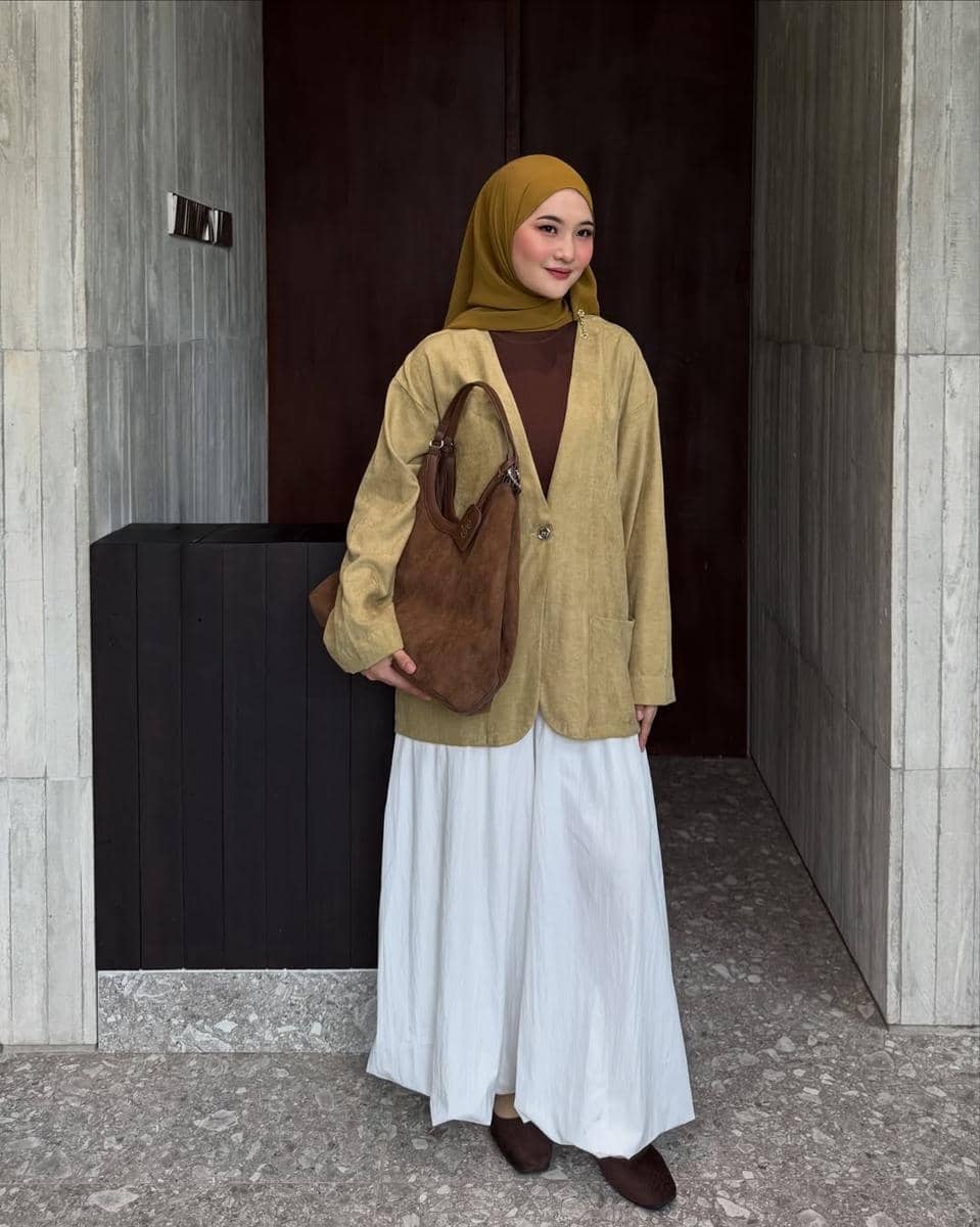 OOTD Hangout Pakai Rok ala Intan Ghazella