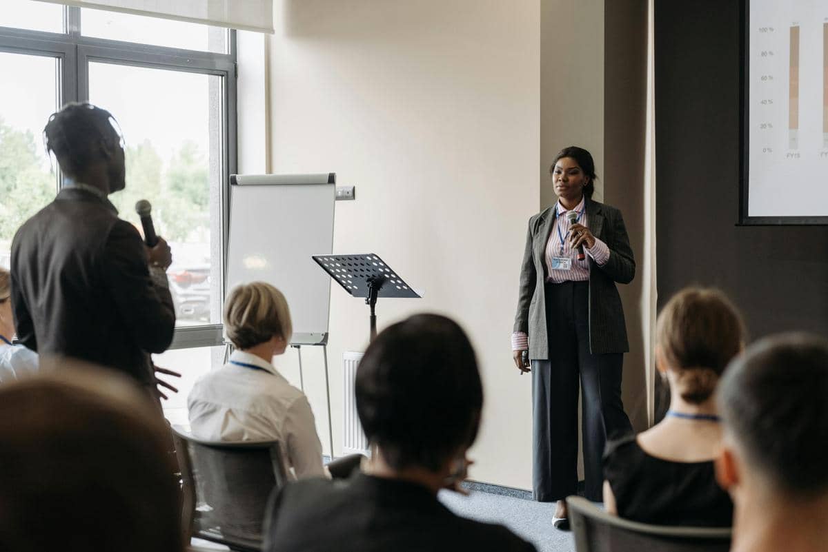 Menyampaikan pendapat