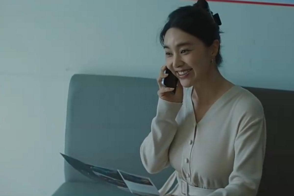 Still cut Siren's Kiss