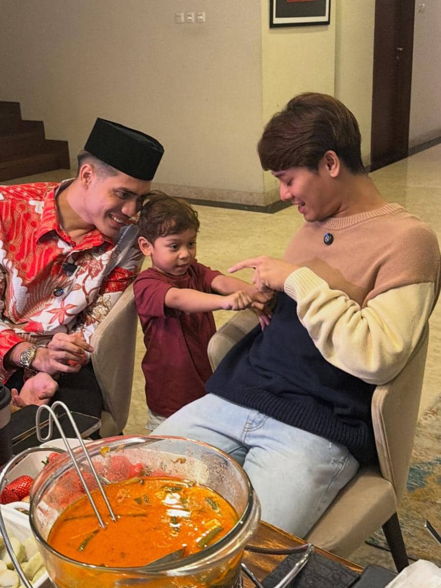 Aisar Khaled buka bersama keluarga Rizky Billar.