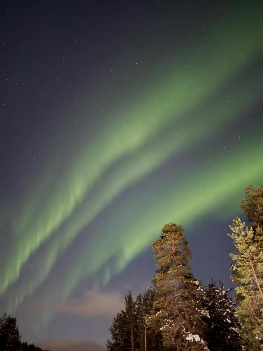 Harris Vriza dan Haviza lihat aurora di Finlandia