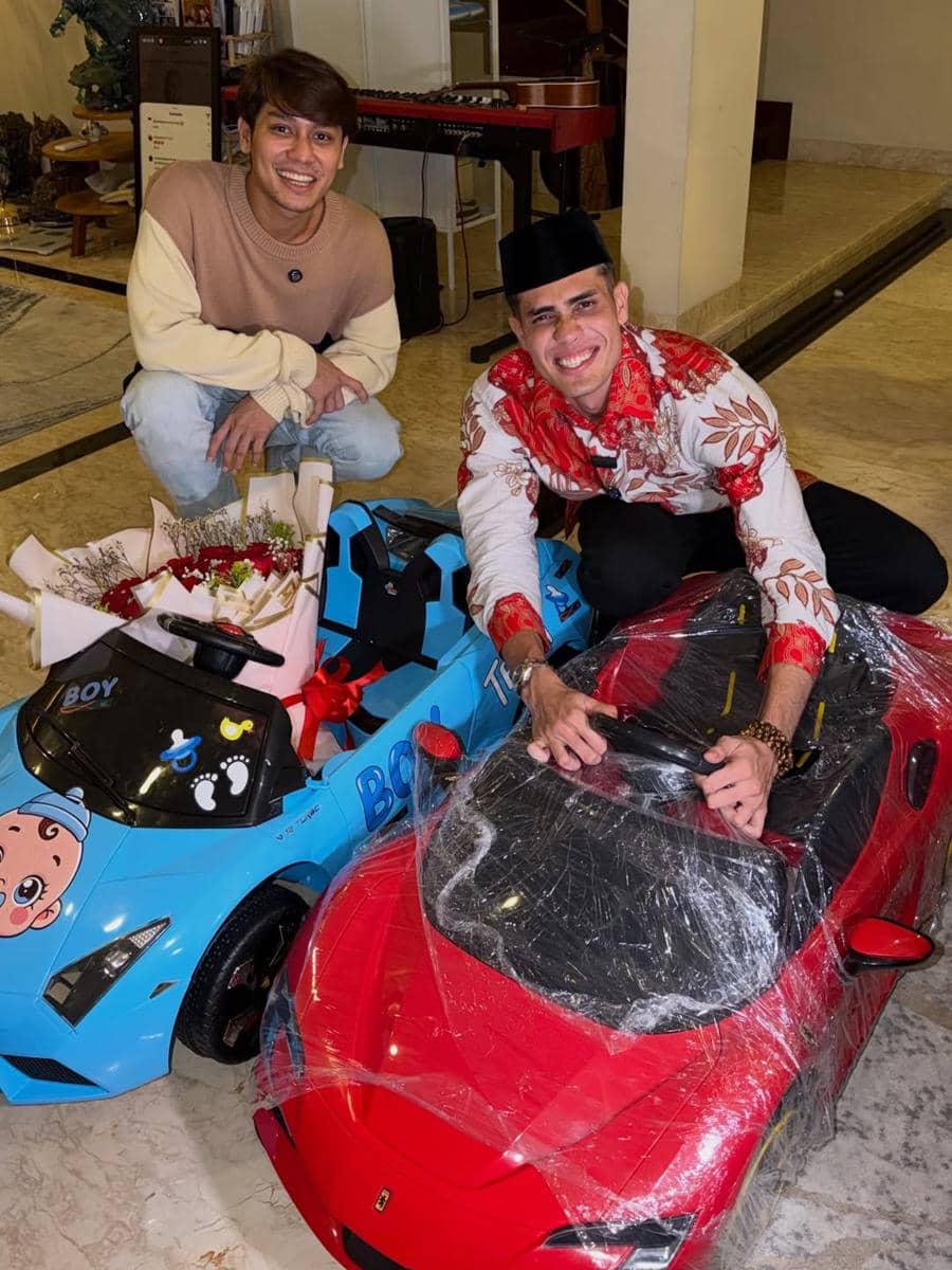 Aisar Khaled buka bersama keluarga Rizky Billar.