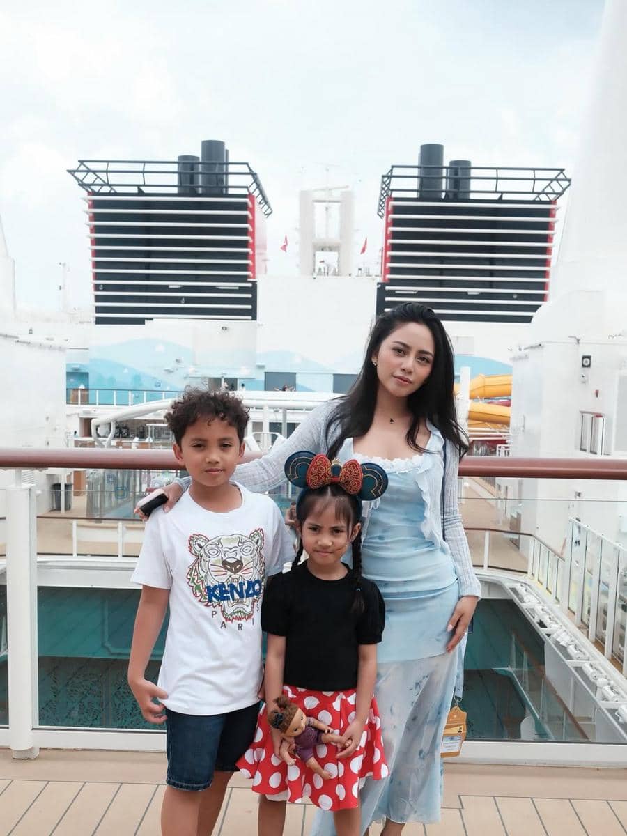 Rachel Vennya ajak buah hati naik Disney Cruise Singapore