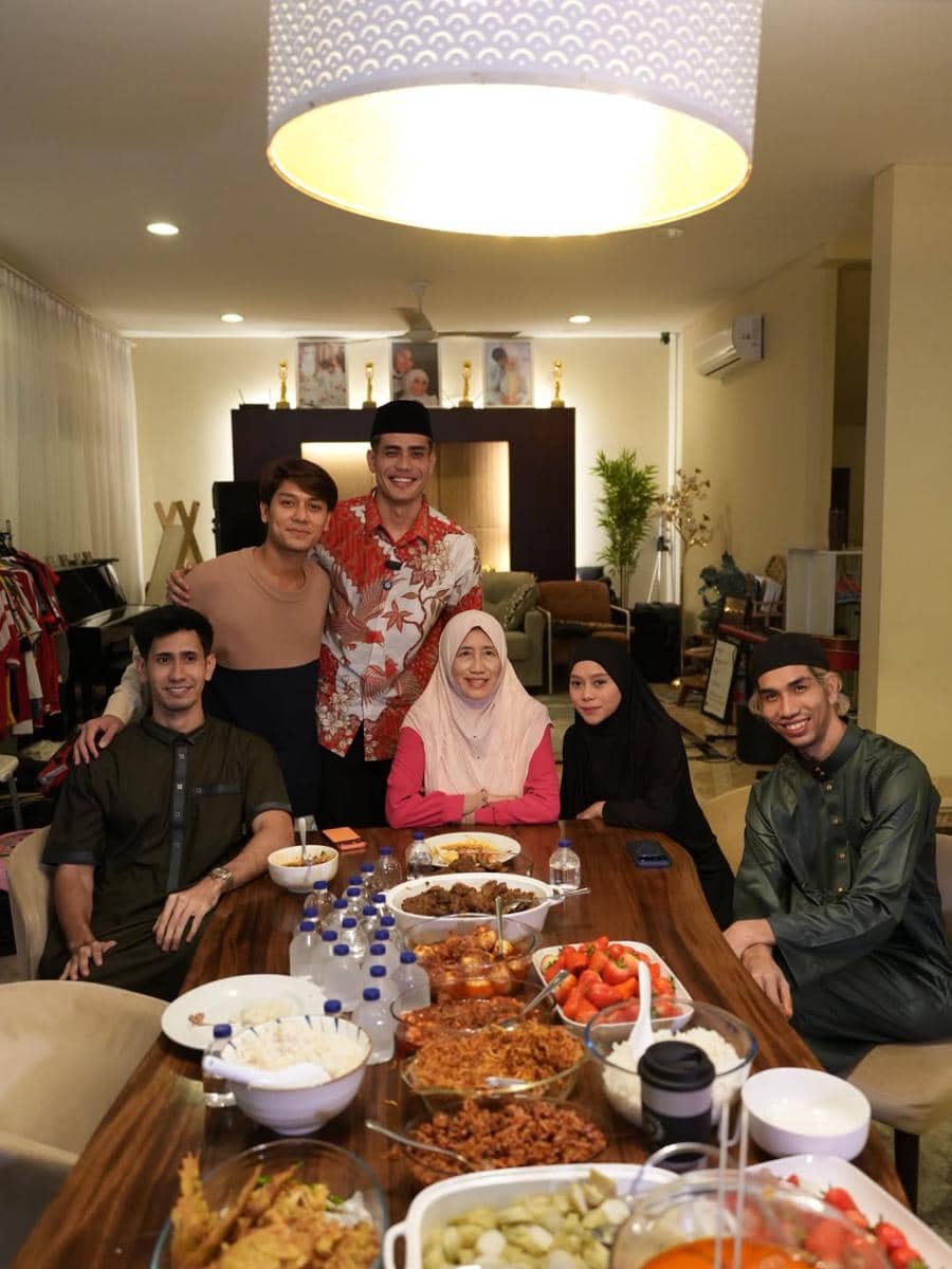 Aisar Khaled buka bersama keluarga Rizky Billar.