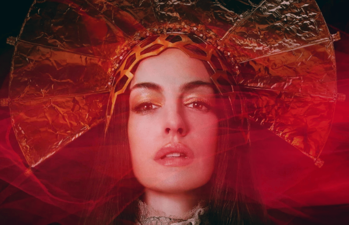 Lirik Lagu "Burial" - Anne Hathaway, Soundtrack Film Mother Mary