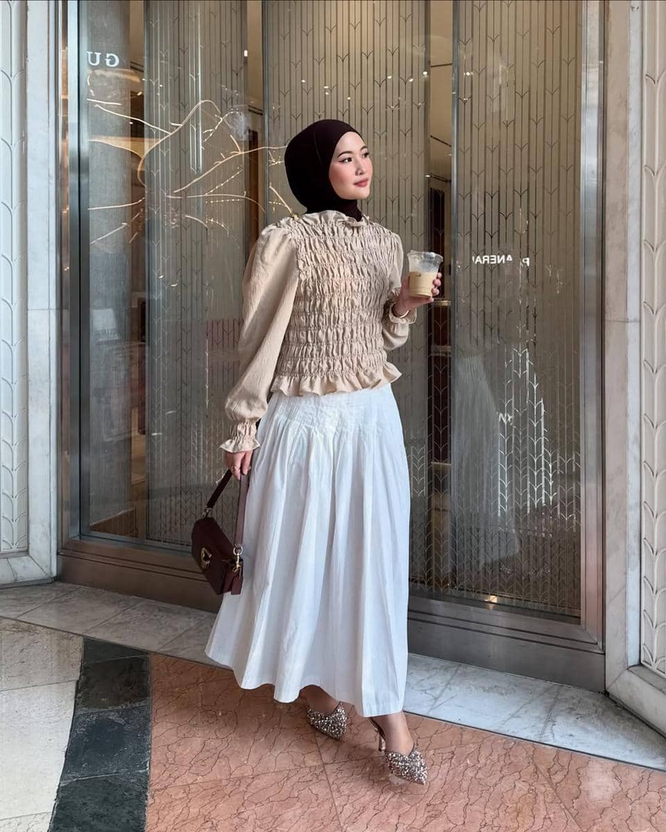 OOTD Hangout Pakai Rok ala Intan Ghazella