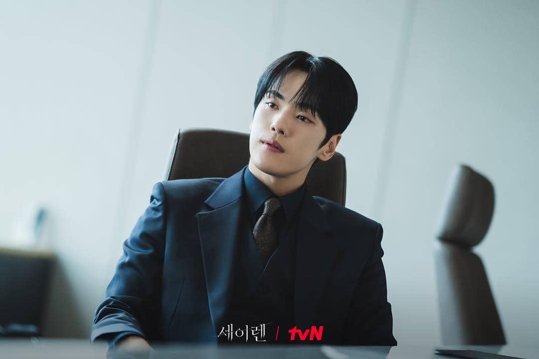 Still cut Siren's Kiss