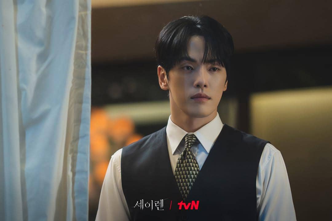 Still cut Siren's Kiss