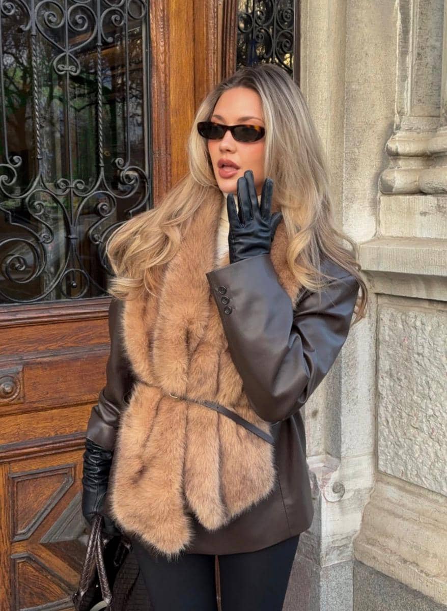 ilustrasi pemakaian syal bulu (instagram.com/amandaengstrand)