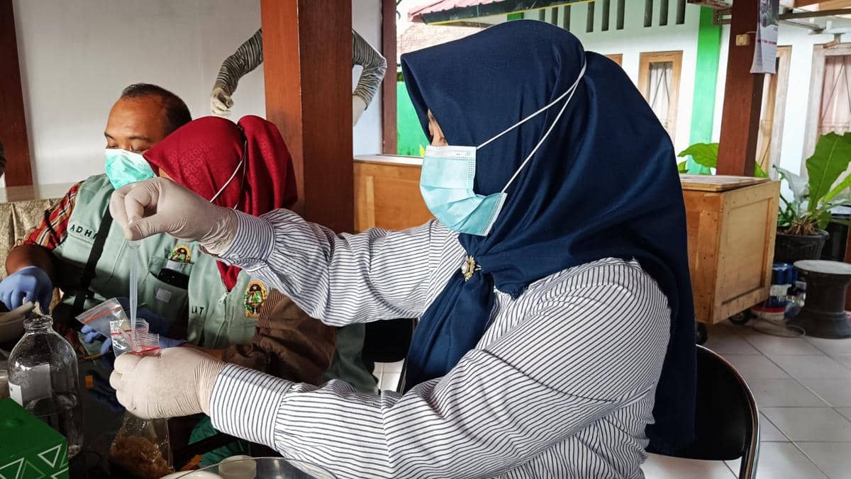 Dinas Kesehatan (Dinkes) Kota Yogyakarta menemukan satu sampel gulali diketahui mengandung Rhodamin B, yaitu zat pewarna sintetis di Pasar Jogokaryan, Kamis (5/3/2026). 