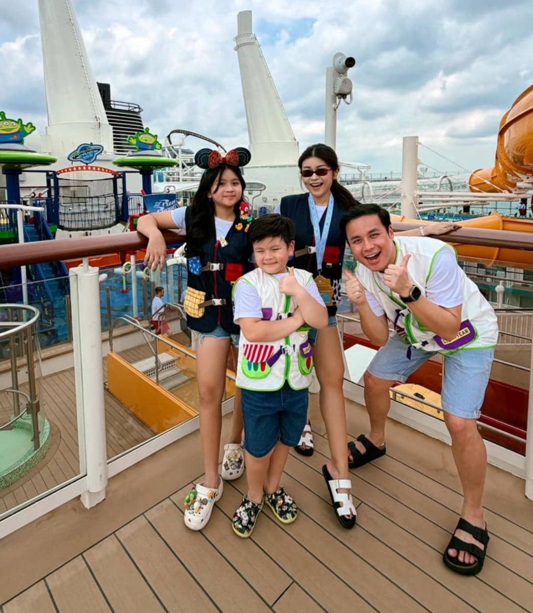 artis liburan di disney cruise line singapura
