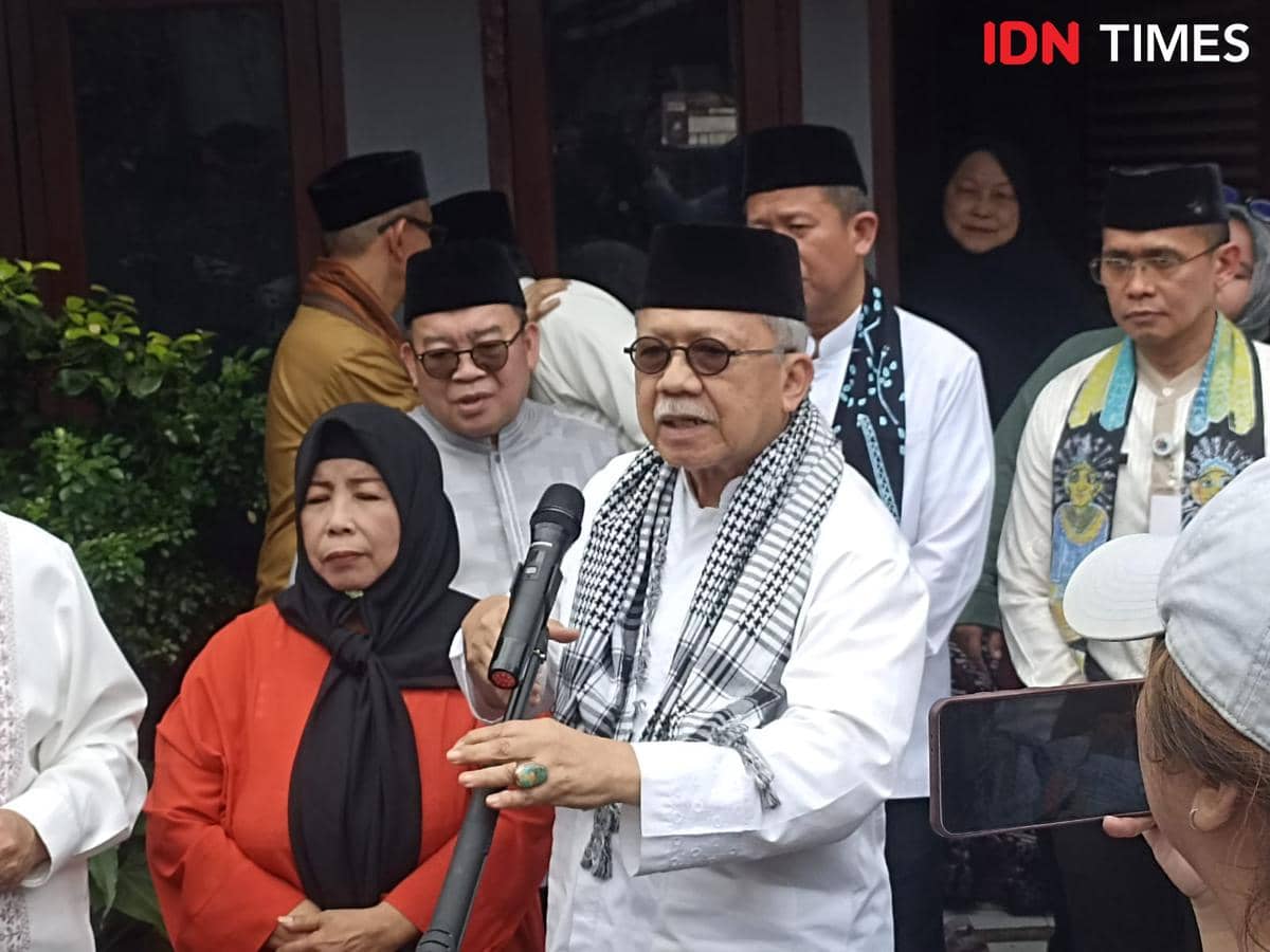 Gubernur DKI Jakarta Pramono Anung mengunjungi pembuatan Dodol Betawi di Jaksel, Jumat (6/3/2025). 