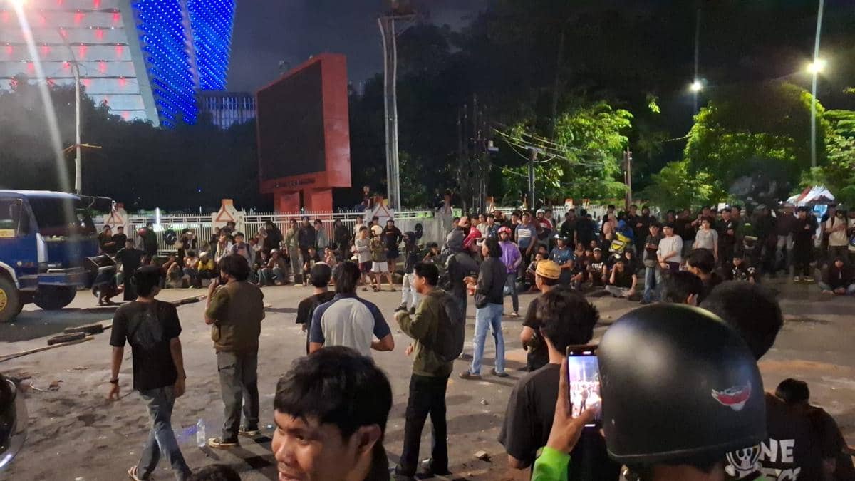 Demo Reformasi Polri di Makassar Ricuh, Massa Bentrok dengan Ojol