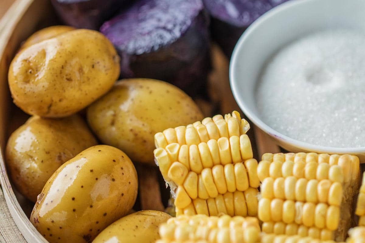 Hampers jagung, kentang, dan ubi kukus