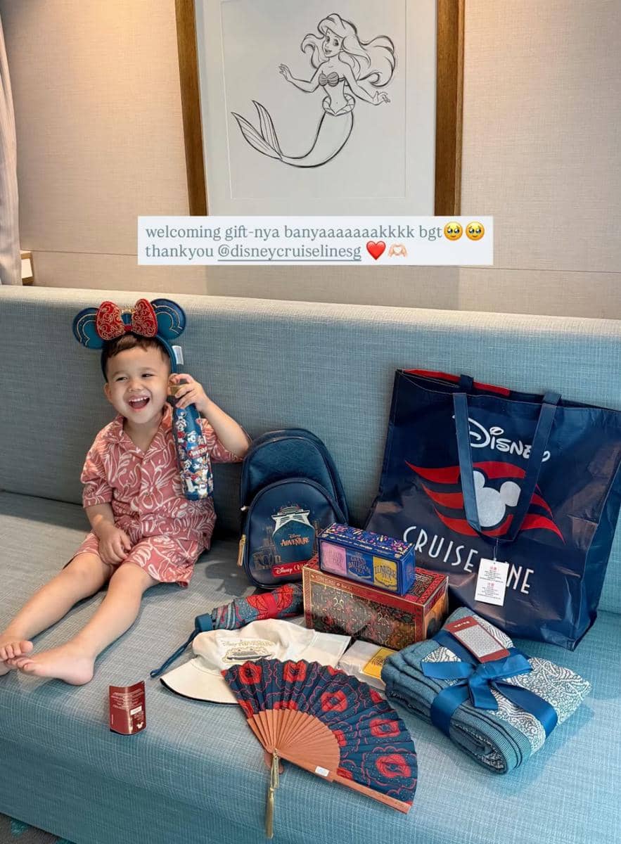 artis liburan di disney cruise line singapura