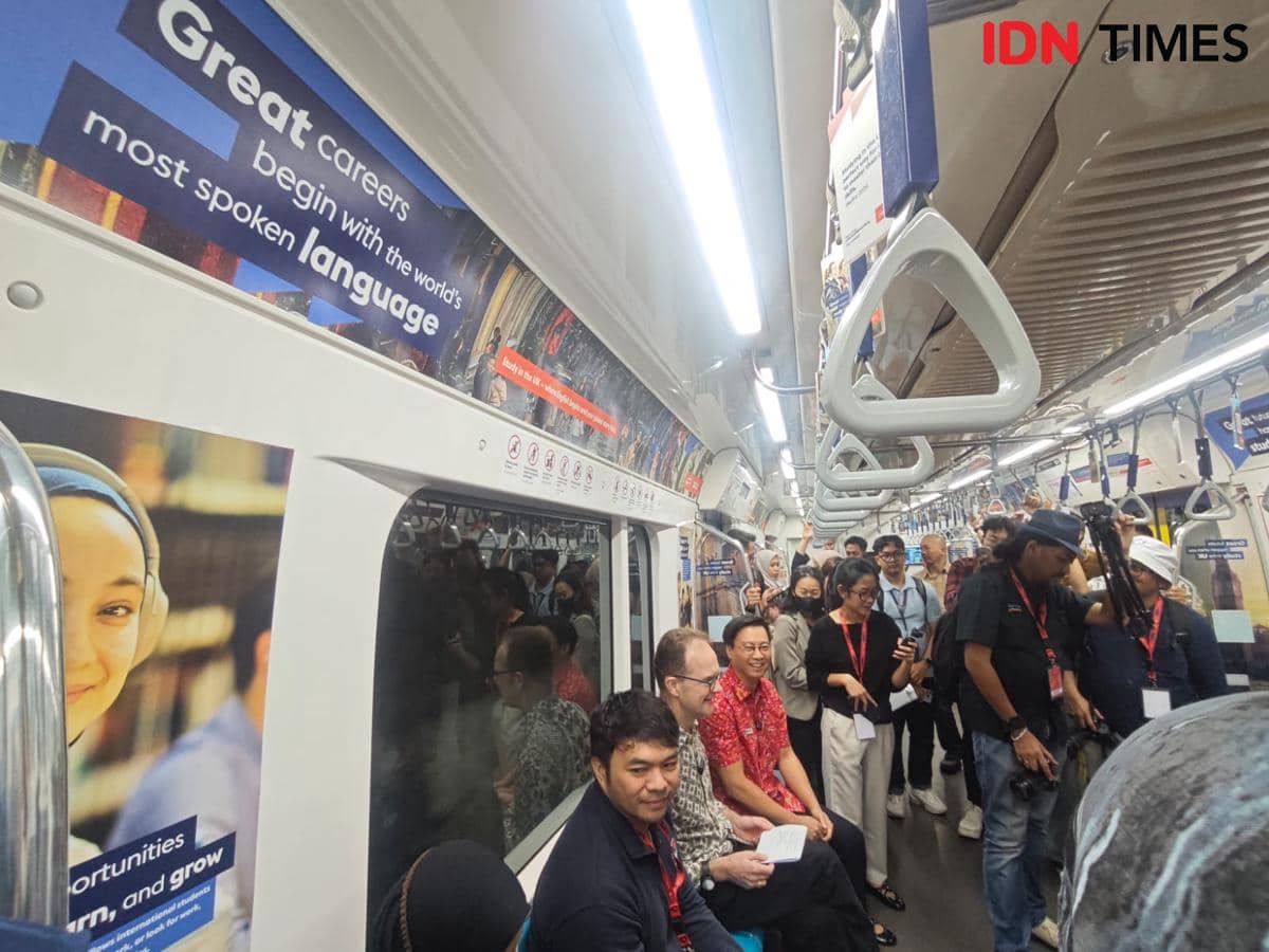Tampilan Baru, MRT Jakarta Dihiasi Peluang Studi di Inggris