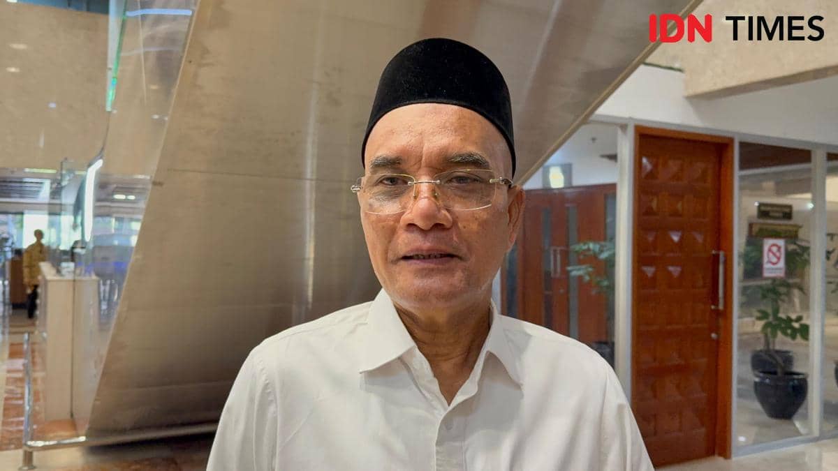 Ketua Komisi VIII DPR RI Marwan Dasopang respon isu Eks Menag Yaqut Cholil Qoumas mau suap pansus Haji DPR. (IDN Times/Amir Faisol).