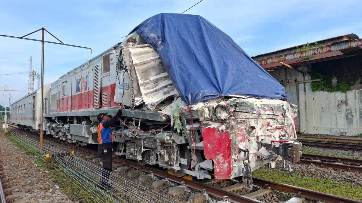 Kecelakaan Truk Gandeng dengan KA Blambangan Terjadi di Probolinggo
