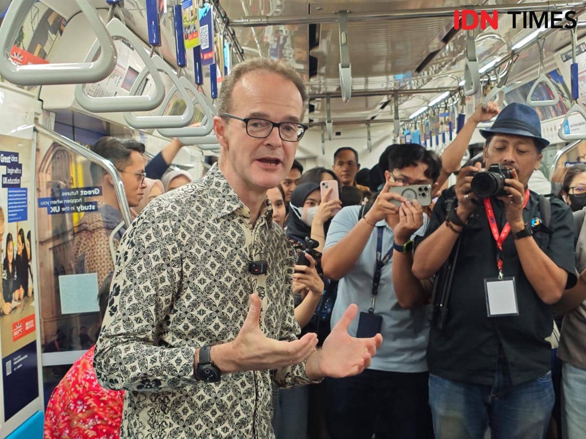 Dominic Jermey, Duta Besar Inggris untuk Indonesia dan Timor-Leste saat kampanye Study UK oleh British Council di MRT Jakarta pada Kamis (5/3/2026)