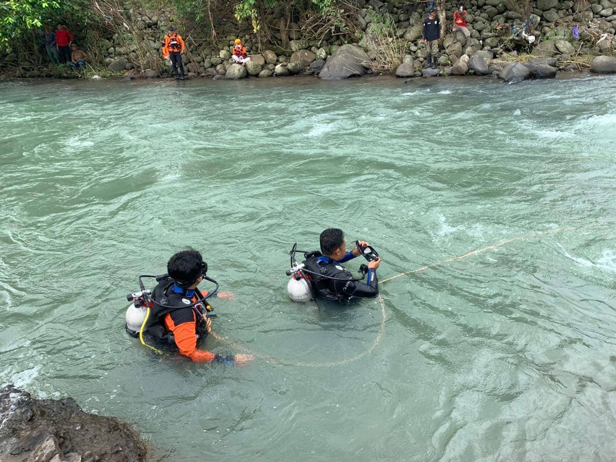 Operasi pencarian Dg Patiha (70), korban yang diduga hilang di Sungai Bilareng di Dusun Lemoa, Kecamatan Bontolempangan, Kabupaten Gowa, Sulawesi Selatan.  Dok. Basarnas Makassar