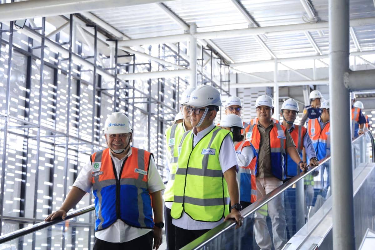 Direktur Keuangan Bachtiar Soeria Atmadja saat melakukan kunjungan kerja ke Terminal Penumpang Pelabuhan Makassar dan Terminal Petikemas New Makassar 1 (TPK New Makassar 1), Kamis (5/3/2026). (Dok. Pelindo Regional 4)