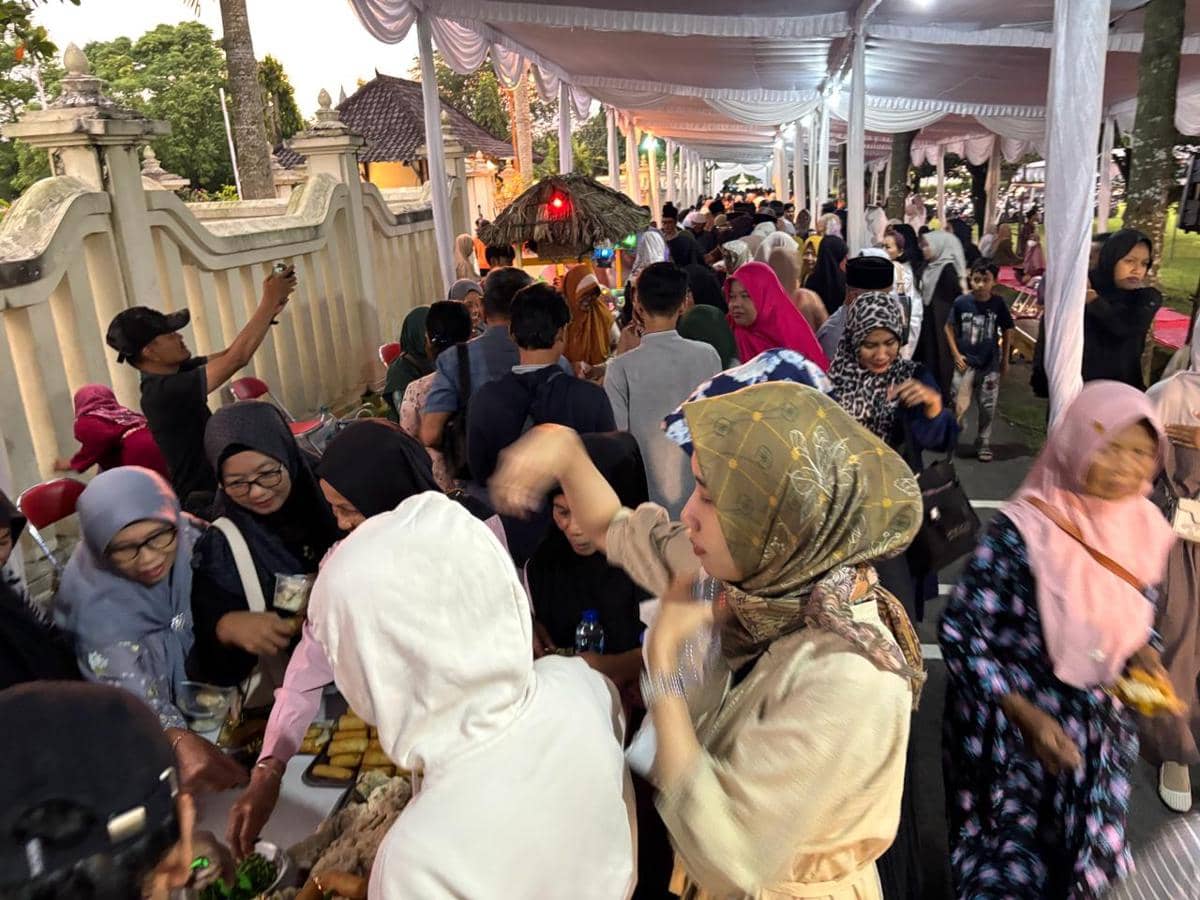Kampung Ramadan IDM, di Lapangan Rakai Pikatan, Kringinan, Tirtomartani, Kalasan, Jumat (6/3/2026). (IDN Times/Herlambang Jati Kusumo)
