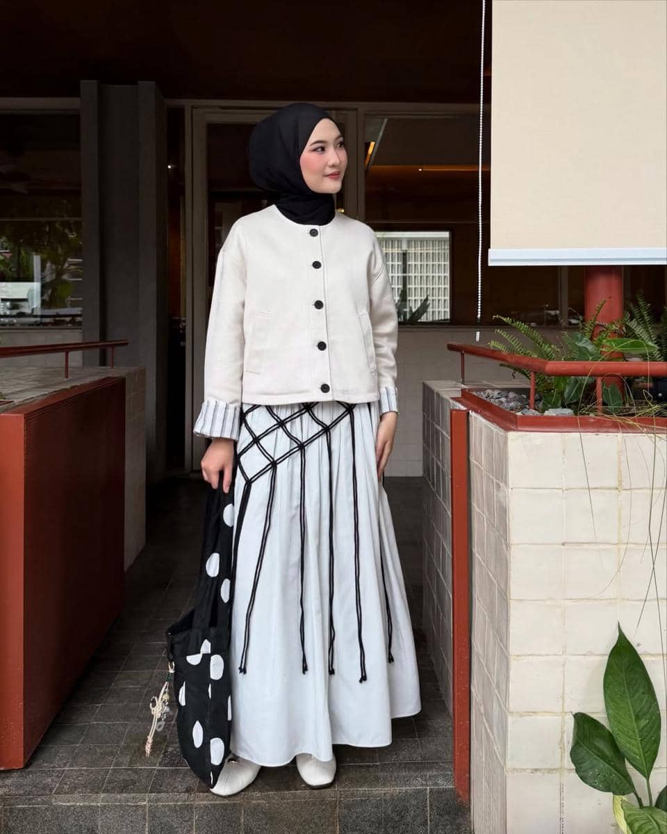OOTD Hangout Pakai Rok ala Intan Ghazella