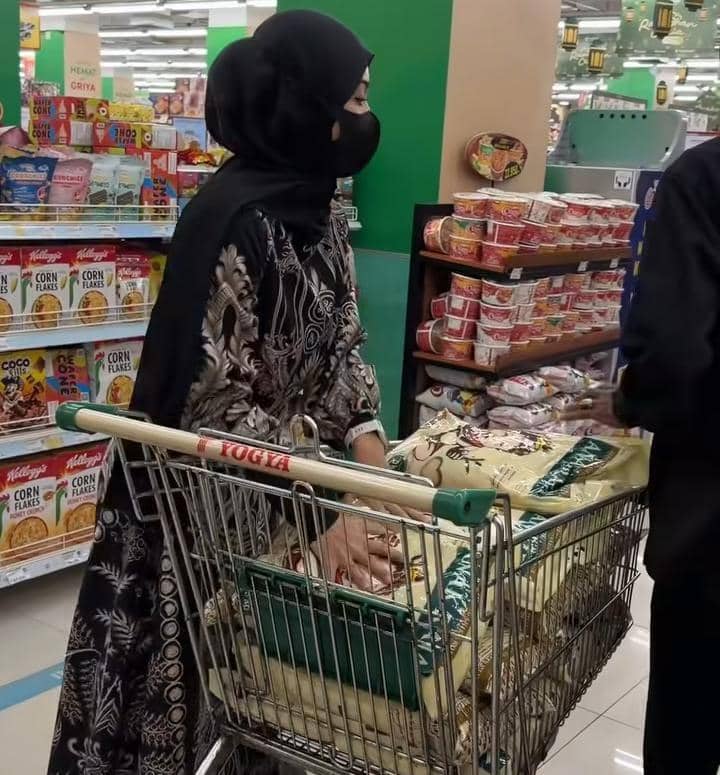 Jenita Janet ajak keluarga bukber