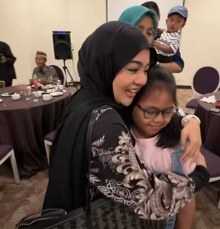 Jenita Janet ajak keluarga bukber