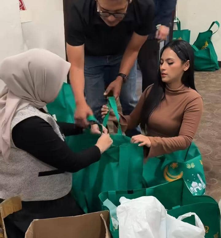 Jenita Janet ajak keluarga bukber